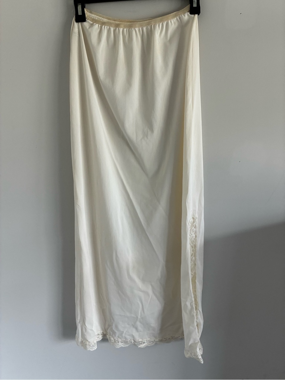 Vtg ShadowLine Beige Lace Nylon Long HALF SLIP Small Lace Trim Side Slit 36β
